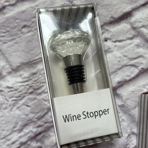 Wine stopper diamond topper
